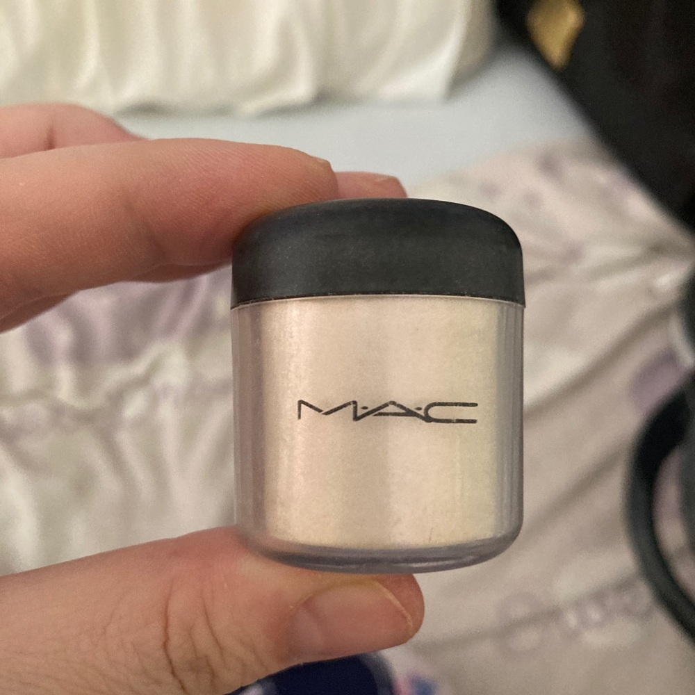 Mac pigment gold through opalescent